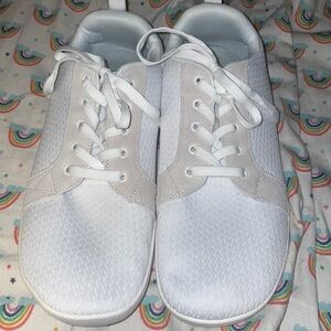NWOT Men’s White and beige shoes, sneakers, size 11